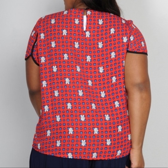 (3X) Plus Size Smiley Face Peace Sign Top - Picture 2 of 8